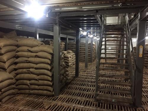 Cold storage interior with stacked commodity bags